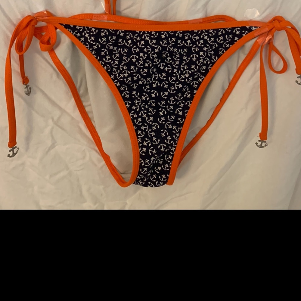 Bikini set.